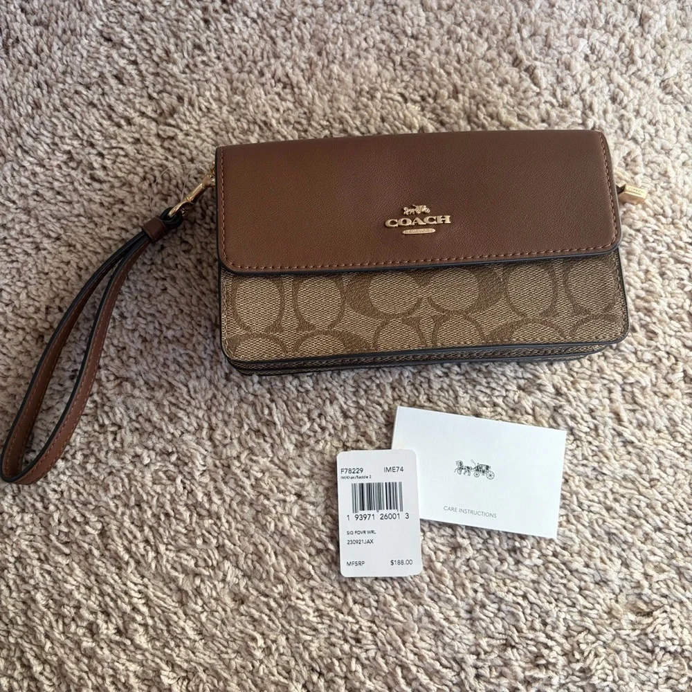 Coach stylish wristlet